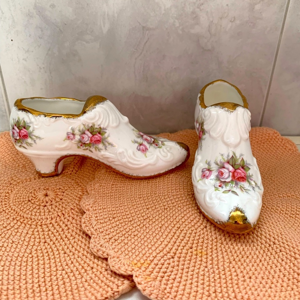 Paragon Fine China Porcelain Her Majesty Victorians Rose Pair of Shoes gold trim